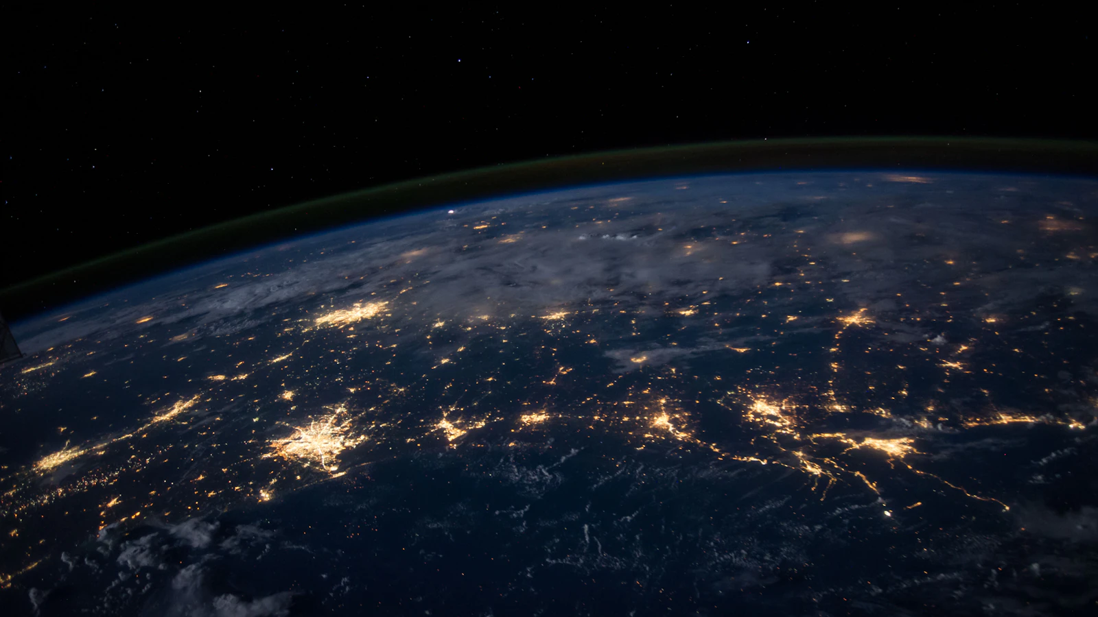 Global network connecting cloud infrastructure